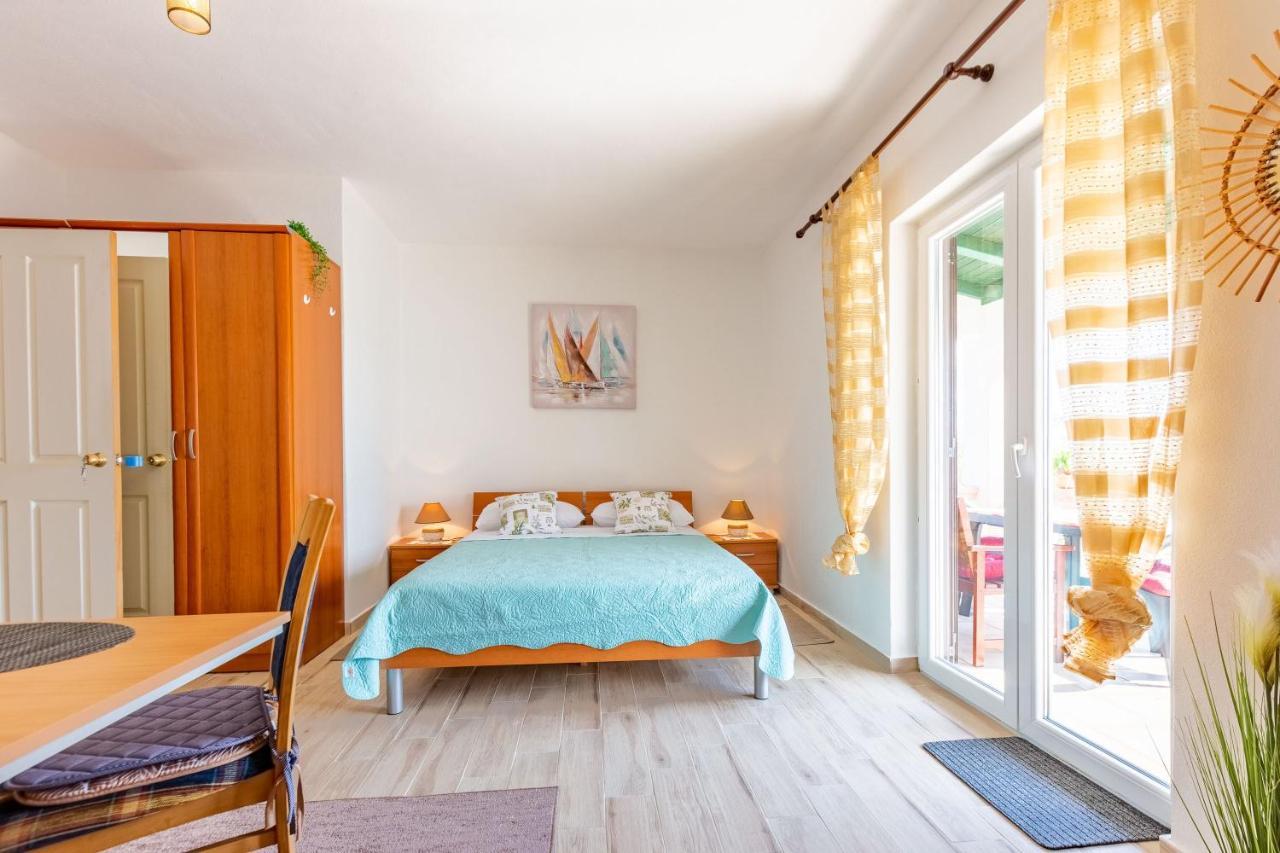 Mare-More Studio W Balcony And Beach Front And View Zadar Exterior foto